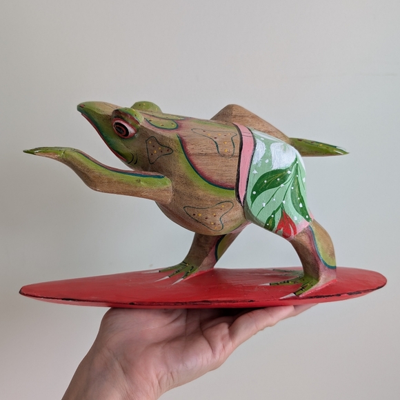 Surfer Frog Carved Wood Figurine Beach Vibes Ron Jon Surf Girl Hawaii Australia - Picture 4 of 16